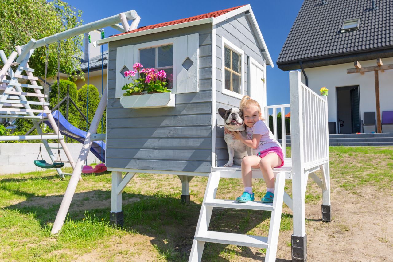 Jak we własnym ogrodzie stworzyć komfortową przestrzeń dla dzieci?