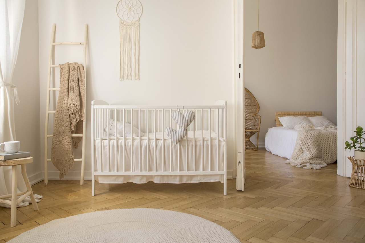Funkcjonalny i przytulny pokój niemowlaka – jak go urządzić?