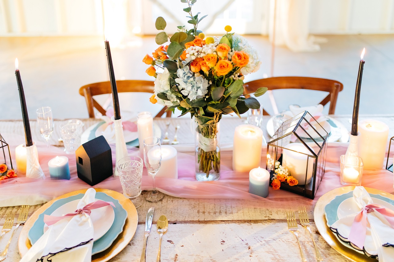 Jakie świece sprawdzą się jako dekoracja stołu?