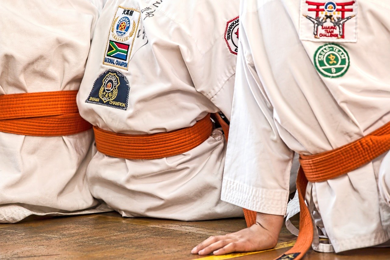 Sprzęt treningowy do taekwondo – co jest niezbędne do uprawiania tej dyscypliny?