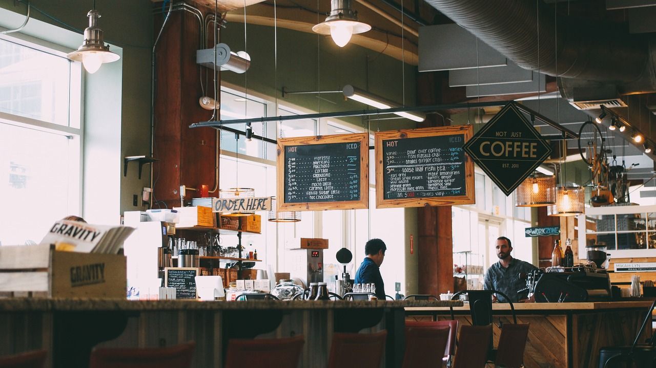 Jakie akcesoria do parzenia kawy sprawdzą się w kawiarni?