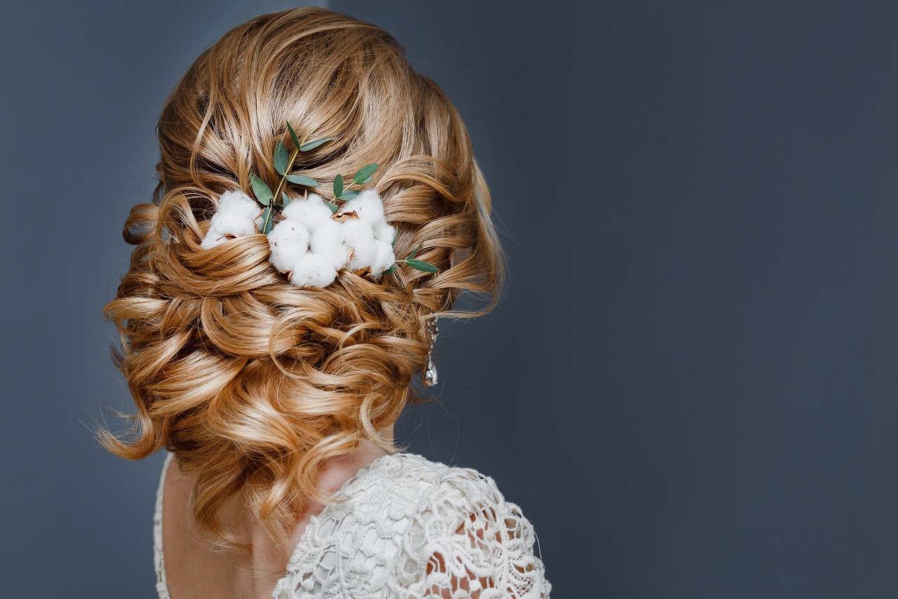 Ślub – jak ułożyć włosy na tę ważną uroczystość?