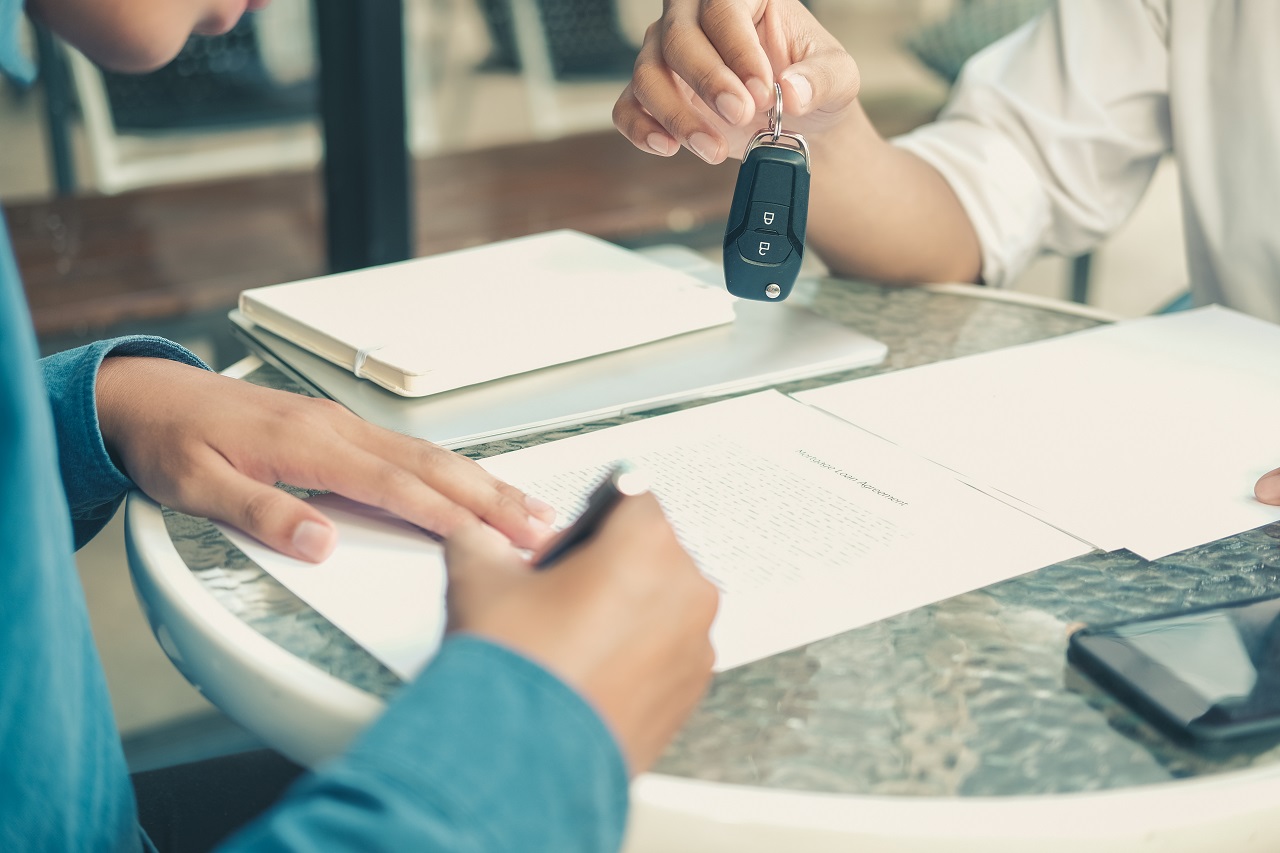 Kupić czy wynająć – jak sprawić sobie samochód firmowy?