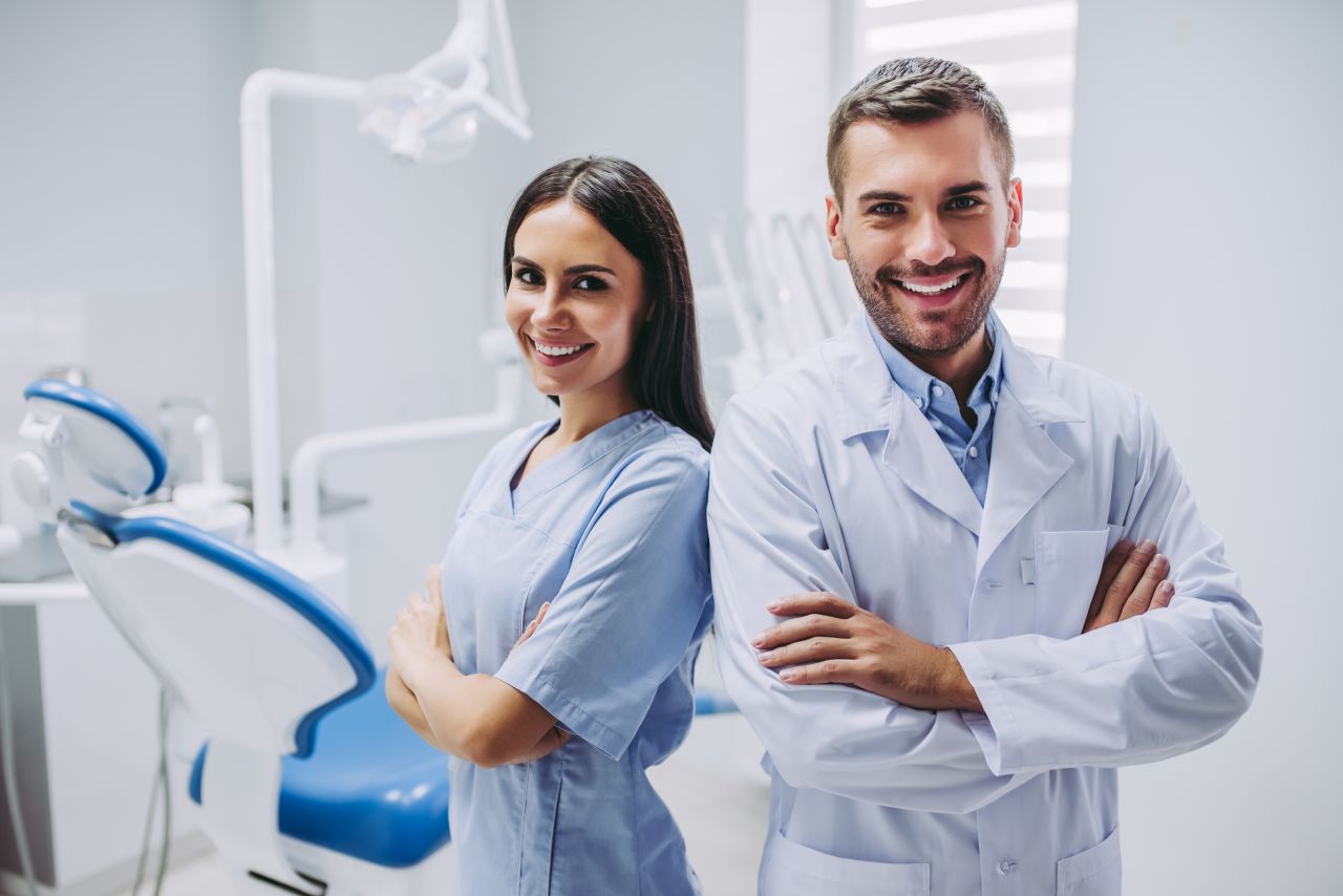 Jakie formy leczenia stosowane są przez współczesnych stomatologów?