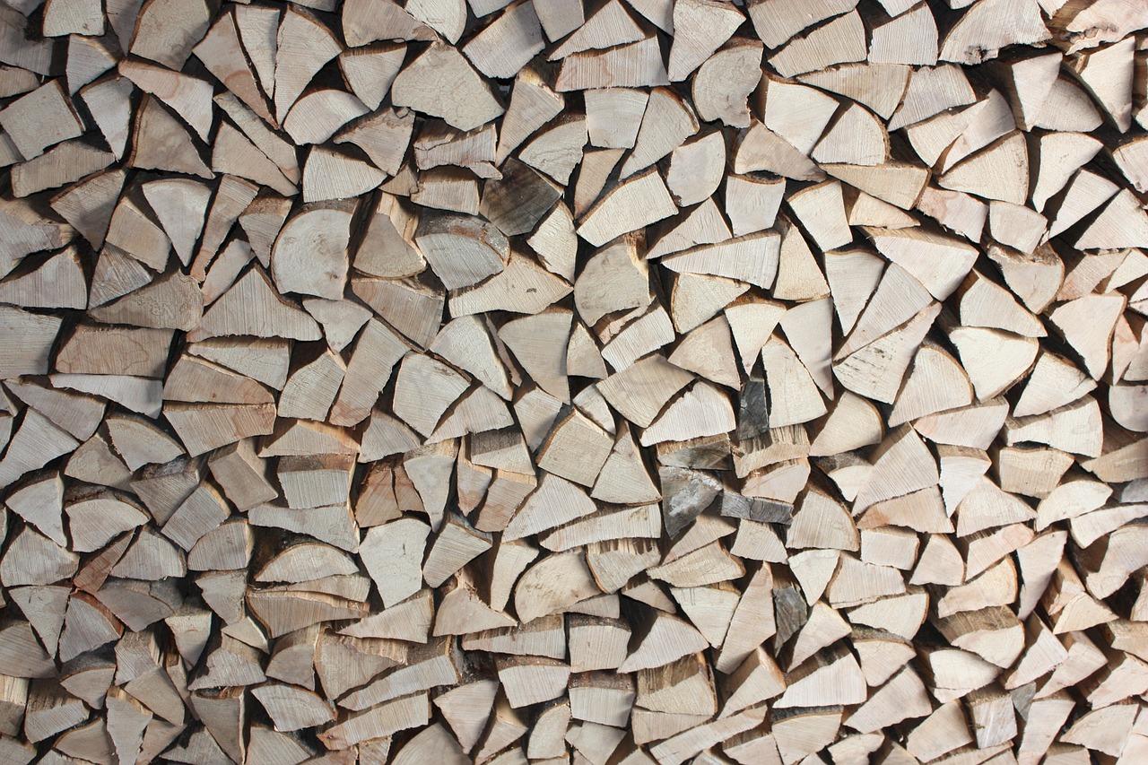 O jakich kwestiach należy pamiętać, nabywając drewno na opał?